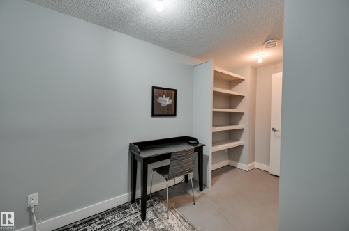 1311 Hainstock Way Sw, Edmonton, AB - Indoor Photo Showing Other Room