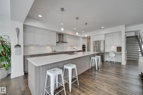 1311 Hainstock Way Sw, Edmonton, AB - Indoor Photo Showing Kitchen With Upgraded Kitchen