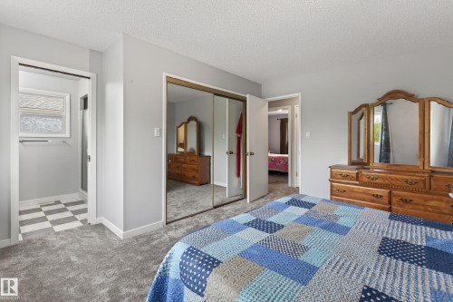 Plush grey carpeting complements light grey walls - 10 Abbey Crescent, St. Albert, AB - Indoor Photo Showing Bedroom