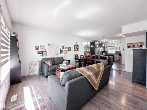 #11 150 Everitt Dr, St. Albert, AB - Indoor Photo Showing Living Room