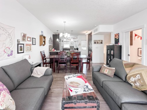 #11 150 Everitt Dr, St. Albert, AB - Indoor Photo Showing Living Room