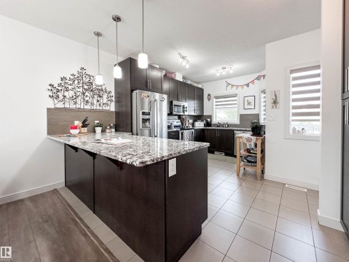 #11 150 Everitt Dr, St. Albert, AB - Indoor Photo Showing Kitchen With Upgraded Kitchen