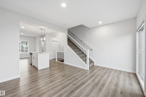 #38 1010 Rabbit Hill Rd Sw, Edmonton, AB - Indoor Photo Showing Other Room
