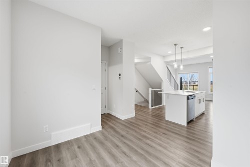 #38 1010 Rabbit Hill Rd Sw, Edmonton, AB - Indoor Photo Showing Other Room