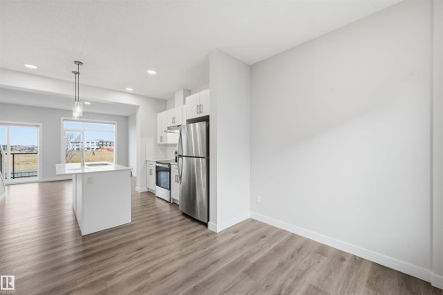 #38 1010 Rabbit Hill Rd Sw, Edmonton, AB - Indoor Photo Showing Kitchen With Stainless Steel Kitchen