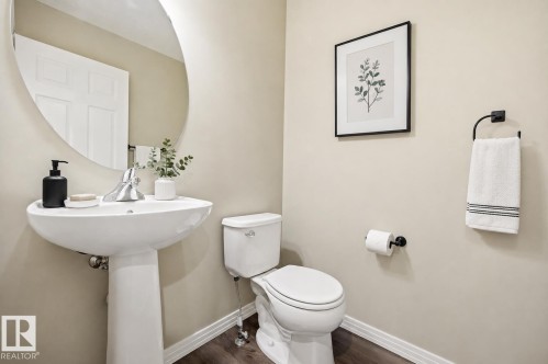 (virtually staged accessories) - 3528 Claxton Crescent Sw, Edmonton, AB - Indoor Photo Showing Bathroom