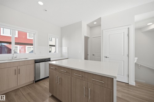 #85 1010 Rabbit Hill Rd Sw, Edmonton, AB - Indoor Photo Showing Kitchen