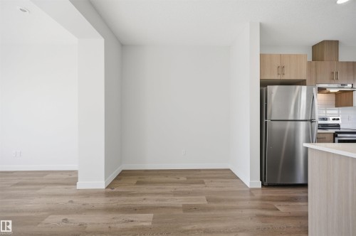 #85 1010 Rabbit Hill Rd Sw, Edmonton, AB - Indoor Photo Showing Kitchen