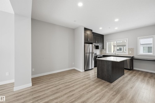 #80 1010 Rabbit Hill Rd Sw, Edmonton, AB - Indoor Photo Showing Kitchen