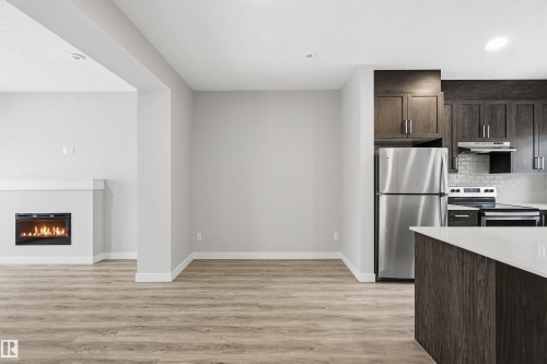 #80 1010 Rabbit Hill Rd Sw, Edmonton, AB - Indoor Photo Showing Kitchen
