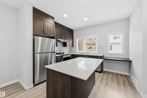 #80 1010 Rabbit Hill Rd Sw, Edmonton, AB - Indoor Photo Showing Kitchen