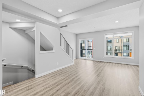 #80 1010 Rabbit Hill Rd Sw, Edmonton, AB - Indoor