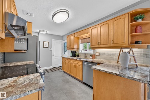 6716 101A Avenue Nw, Edmonton, AB - Indoor Photo Showing Kitchen