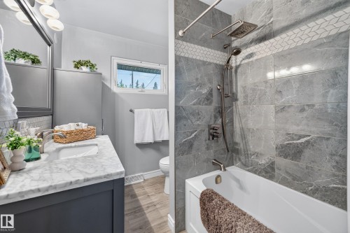Upstairs - 6716 101A Avenue Nw, Edmonton, AB - Indoor Photo Showing Bathroom