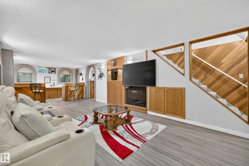 6716 101A Avenue Nw, Edmonton, AB - Indoor Photo Showing Living Room