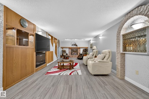 6716 101A Avenue Nw, Edmonton, AB - Indoor