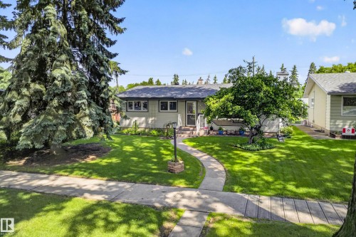 6716 101A Avenue Nw, Edmonton, AB - Outdoor