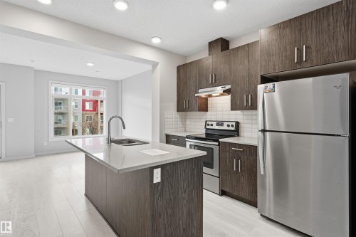 #16 804 Welsh Dr Sw, Edmonton, AB - Indoor Photo Showing Kitchen With Double Sink With Upgraded Kitchen