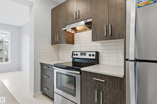 #16 804 Welsh Dr Sw, Edmonton, AB - Indoor Photo Showing Kitchen With Upgraded Kitchen