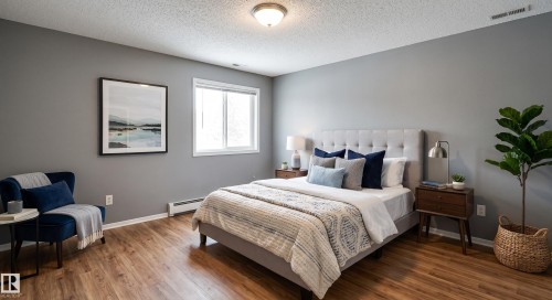 #2 10737 116 St Nw, Edmonton, AB - Indoor Photo Showing Bedroom