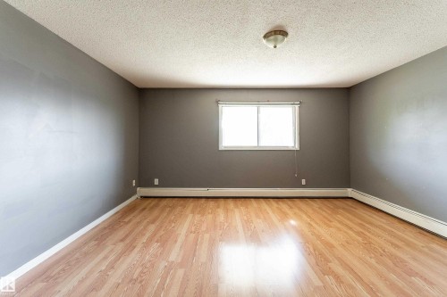 #2 10737 116 St Nw, Edmonton, AB - Indoor Photo Showing Other Room