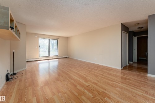 #2 10737 116 St Nw, Edmonton, AB - Indoor Photo Showing Other Room