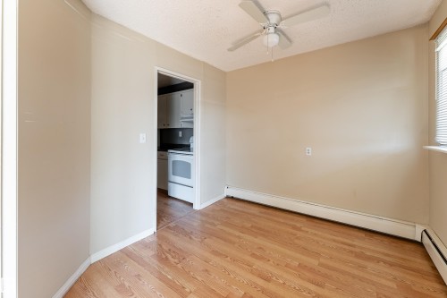 #2 10737 116 St Nw, Edmonton, AB - Indoor Photo Showing Other Room