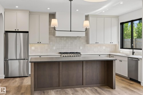 57 Hull Wynd, Spruce Grove, AB - Indoor Photo Showing Kitchen With Stainless Steel Kitchen With Upgraded Kitchen