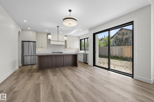 57 Hull Wynd, Spruce Grove, AB - Indoor Photo Showing Kitchen With Stainless Steel Kitchen With Upgraded Kitchen