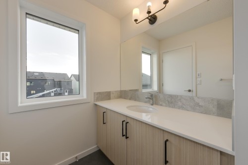 21007 25 Avenue Nw, Edmonton, AB - Indoor Photo Showing Bathroom