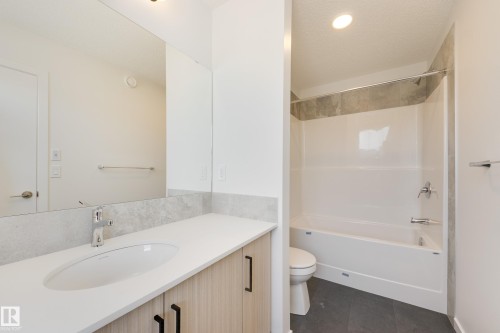 21007 25 Avenue Nw, Edmonton, AB - Indoor Photo Showing Bathroom