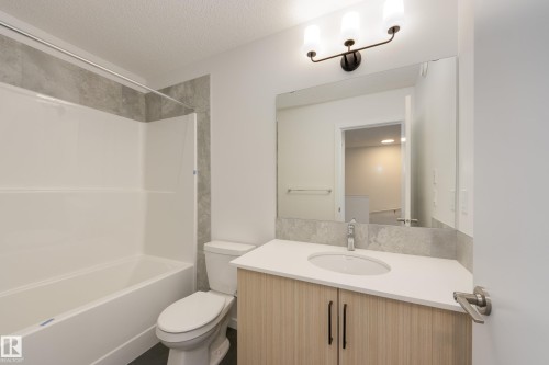 21007 25 Avenue Nw, Edmonton, AB - Indoor Photo Showing Bathroom