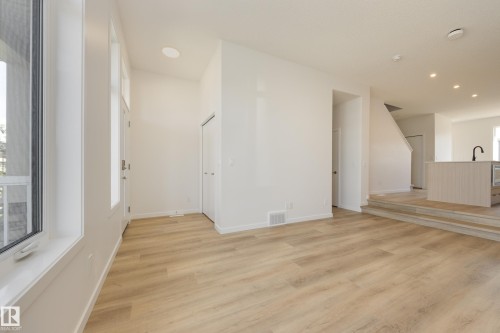 21007 25 Avenue Nw, Edmonton, AB - Indoor Photo Showing Other Room