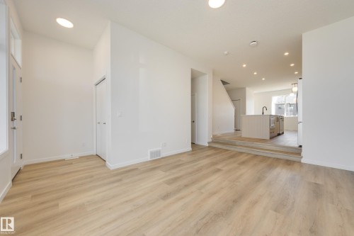 21007 25 Avenue Nw, Edmonton, AB - Indoor Photo Showing Other Room