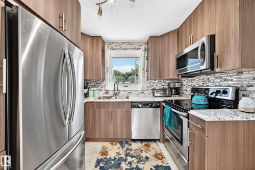 13815 62 Street Nw, Edmonton, AB - Indoor Photo Showing Kitchen With Upgraded Kitchen