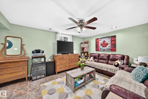 13815 62 Street Nw, Edmonton, AB - Indoor Photo Showing Living Room