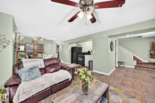 13815 62 Street Nw, Edmonton, AB - Indoor Photo Showing Living Room