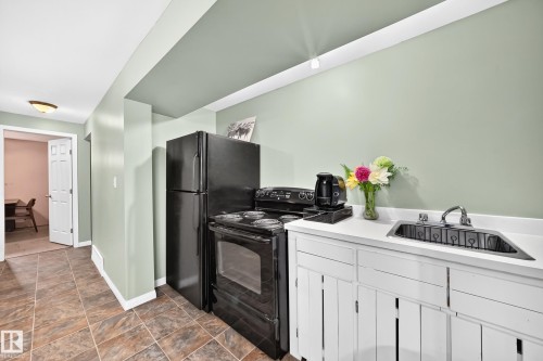 13815 62 Street Nw, Edmonton, AB - Indoor