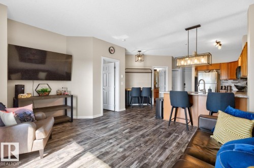#313 226 Macewan Rd Sw, Edmonton, AB - Indoor Photo Showing Living Room