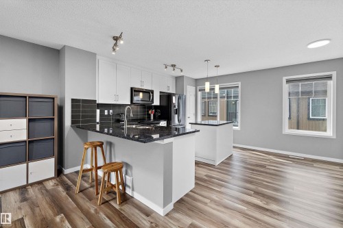 128 3305 Orchards Link, Edmonton, AB - Indoor Photo Showing Kitchen With Upgraded Kitchen