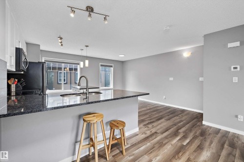 128 3305 Orchards Link, Edmonton, AB - Indoor Photo Showing Kitchen