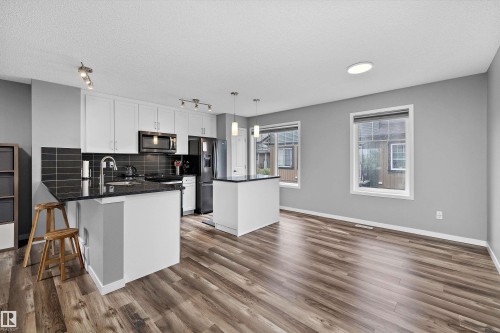 128 3305 Orchards Link, Edmonton, AB - Indoor Photo Showing Kitchen