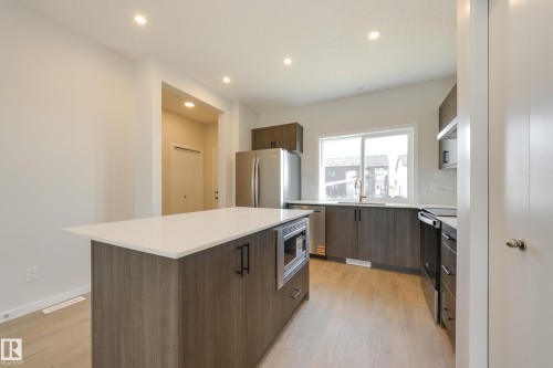 21011 25 Avenue Nw, Edmonton, AB - Indoor Photo Showing Kitchen
