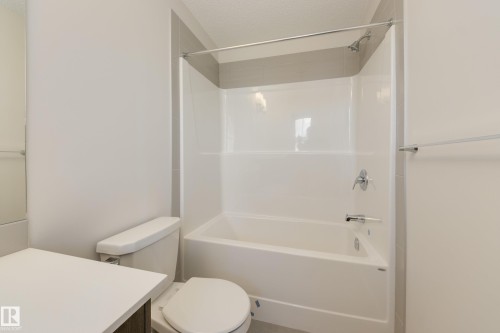 21011 25 Avenue Nw, Edmonton, AB - Indoor Photo Showing Bathroom