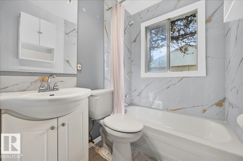 Bathroom - 12134 42 Street Nw, Edmonton, AB - Indoor Photo Showing Bathroom