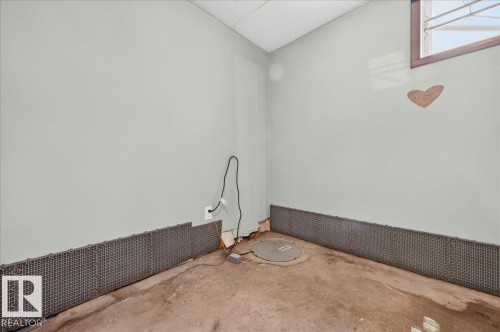 Image quality insufficient for description - 12134 42 Street Nw, Edmonton, AB - Indoor Photo Showing Other Room