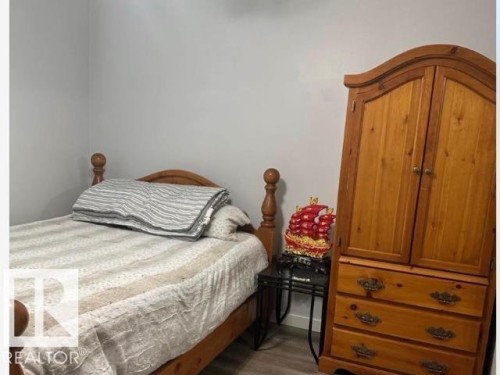 Image quality insufficient for description - #103 10023 164St St Nw, Edmonton, AB - Indoor Photo Showing Bedroom
