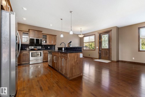Open concept layout graced by hardwood flooring - 25 Hilltop Ridge, Fort Saskatchewan, AB - Indoor Photo Showing Kitchen