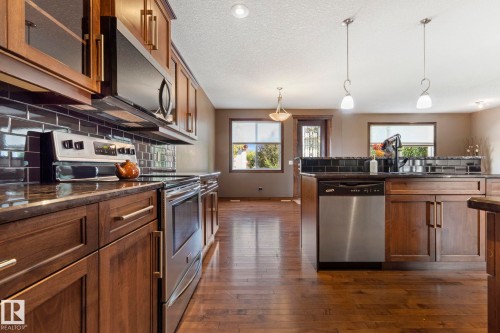 This kitchen offers granite counters and a walk through pantry - 25 Hilltop Ridge, Fort Saskatchewan, AB - Indoor Photo Showing Kitchen