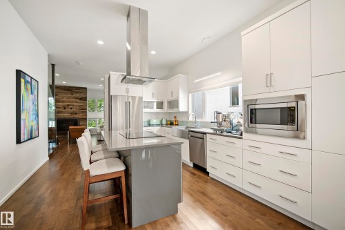8751 83 Avenue Nw, Edmonton, AB - Indoor Photo Showing Kitchen With Upgraded Kitchen